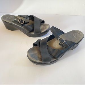 Dansko Womens Black Leather Sandals size 39.